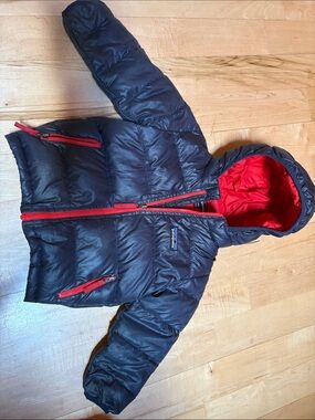 EUC Patagonia Kids Navy Puffer Jacket with Red Hood Lining 12-18 months